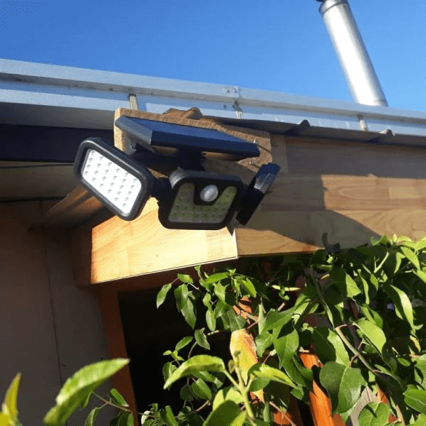 SolaGarden™ 3 Head Motion Light