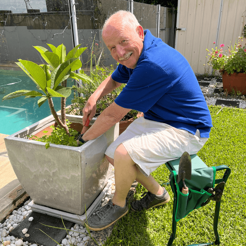 SolaGarden™ 2-in-1 Garden Kneeler