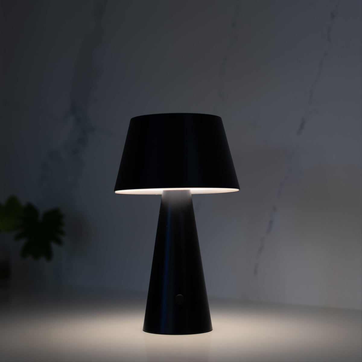 Indoor Outdoor Solar Table Lamp | Cool White | OBLIQUE