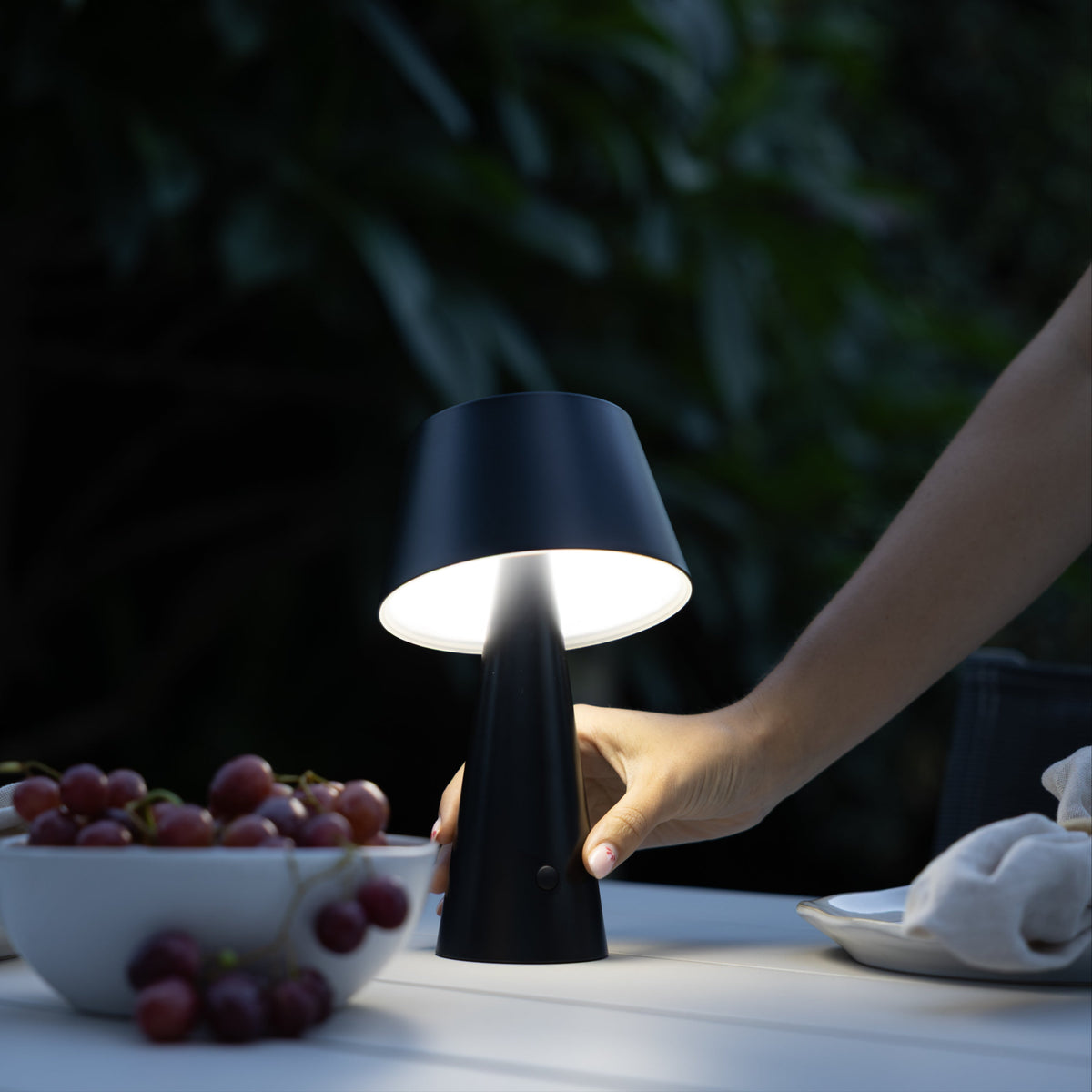 Indoor Outdoor Solar Table Lamp | Cool White | OBLIQUE