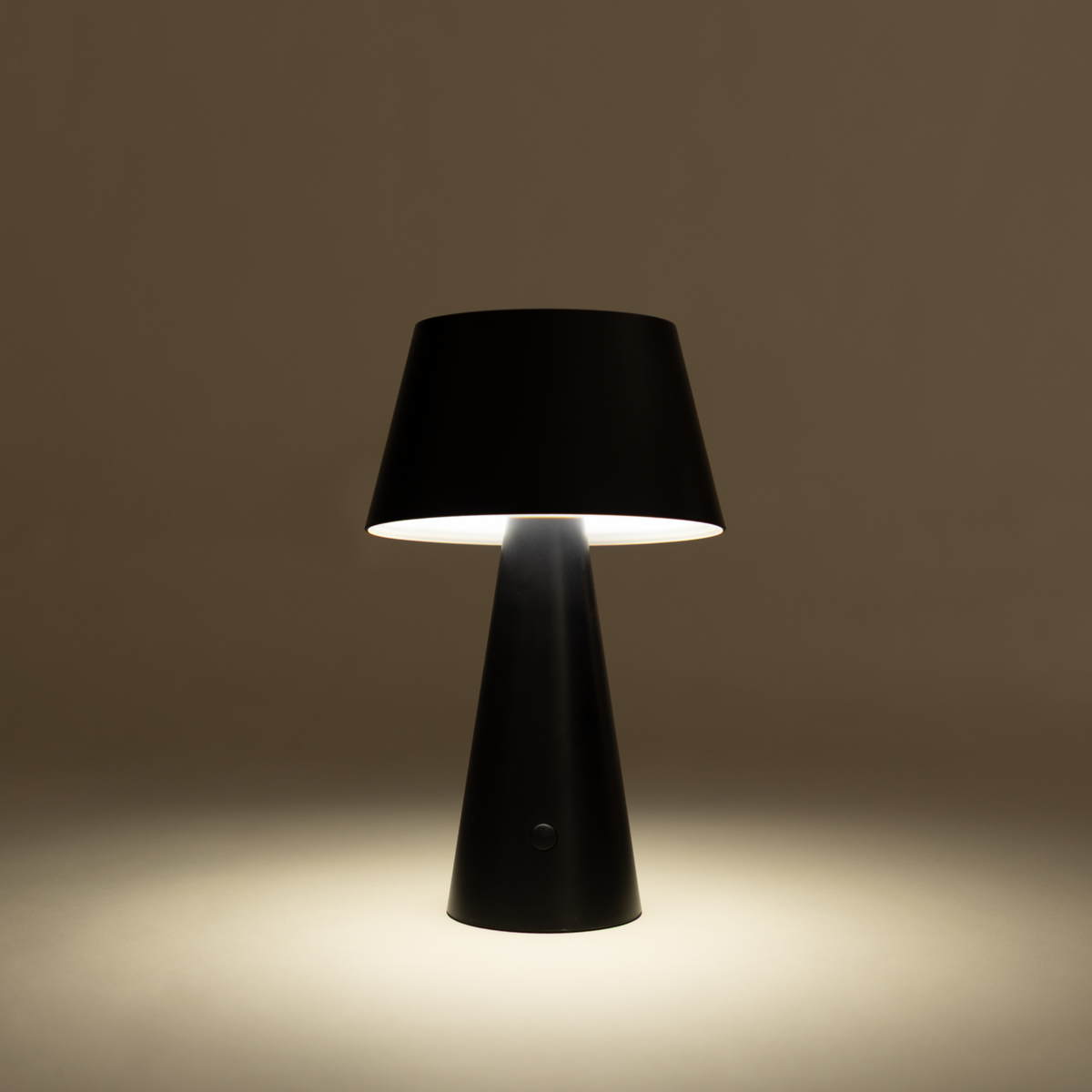 Indoor Outdoor Solar Table Lamp | Cool White | OBLIQUE